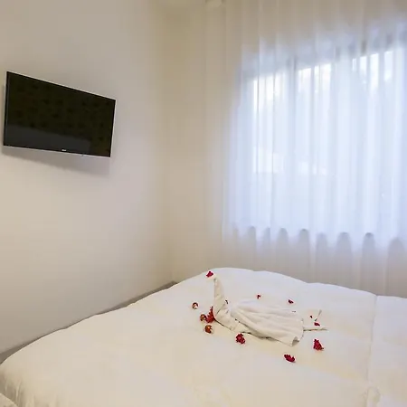 索伦托花卉套房 4*